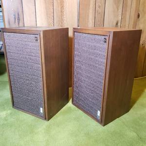 lot 30 image: Late 60s Fisher XP-7B Three Way Speaker Set