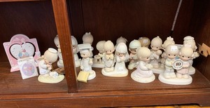 Lot of Precious Moments Figurines