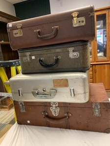 Nice Lot of 4 Vintage Suitcases