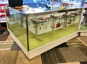 Large L-Shaped Store Display CabinetCounter