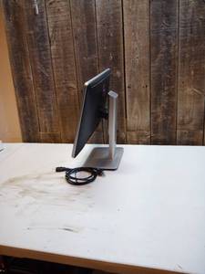 lot 126 image: Dell P1914S Monitor on Adjustable stand wpower cord