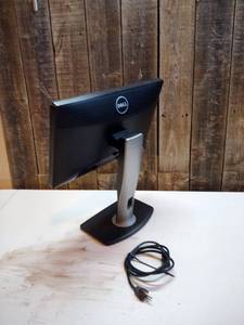 lot 127 image: Dell P1913 monitor on adjustable stand wpower cord