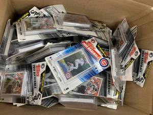 ASSORTED BASEBALL CARDS