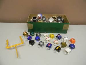 lot 14 image: VINTAGE OLD SCHOOL MINI NFL GUMBALL HELMETS - GREAT COLLECTION - SEE PICTURES
