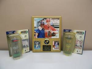 lot 22 image: SAMMY SOSA & MARK McGUIRE HOME RUN PICTURE PLAQUE WITH UPPER DECK PLAYMAKERS FIGURES STILL IN BOX - VERY COOL - SEE PICTURES