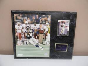 lot 26 image: Randy Moss Minnesota Vikings - PICTURE PLAQUE - NICE - APPROX 16 BY 12 - VERY COOL PIECE - SEE PICTURES