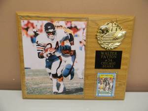 lot 31 image: Walter Payton SWEETNESS Chicago Bears #34 PICTURE PLAQUE - NICE PIECE - APPROX 15 BY 12 - SEE PICTURES
