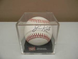 lot 35 image: MINNESOTA TWINS JIM KAAT SIGNED BASEBALL - Kaat was inducted into the Minnesota Twins Hall of Fame in 2001. - IN CASE - GREAT PIECE - SEE PICTURES