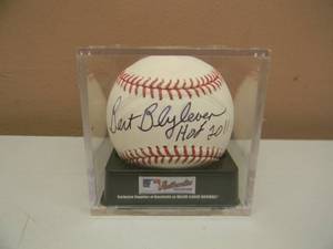 lot 39 image: MINNESOTA TWINS Bert Blyleven SIGNED BASEBALL HOF 2011 - Blyleven was inducted into the BASEBALL Hall of Fame in 2011 MINNESOTA TWINS HOF 2002 - IN CASE - GREAT PIECE - SEE PICTURES