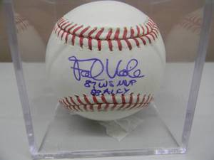 lot 41 image: MINNESOTA TWINS Frank Viola SIGNED BASEBALL 87 WS M.V.P 88 ALCY - Viola was inducted into the MINNESOTA TWINS Hall of Fame in 2005 - IN CASE - GREAT PIECE - SEE PICTURES