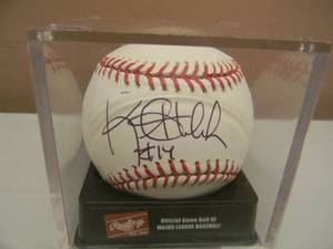 lot 42 image: MINNESOTA TWINS Kent Hrbek #14 SIGNED BASEBALL - Hrbek was inducted into the MINNESOTA TWINS Hall of Fame in 2000 - IN CASE - GREAT PIECE - SEE PICTURES