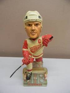 lot 60 image: RARE - VINTAGE Steve Yzerman N.H.L.  N.H.L.P.A. BOBBLEHEAD - AWESOME PIECE - SEE PICTURES
