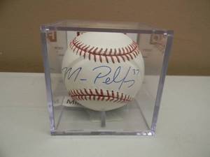 lot 65 image: MINNESOTA TWINS Mike Pelfrey SIGNED BASEBALL - IN CASE - NICE PIECE - SEE PICTURES