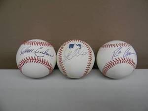 lot 67 image: MINNESOTA TWINS Scott Erickson, Rom Coomer & Dustan Mohr SIGNED BASEBALLS - NICE SET - SEE PICTURES