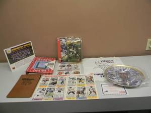 lot 78 image: N.F.L FOOTBALL COLLECTIBLES - SEE PICTURES