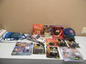lot 81 image: COLLECTION OF RACING  NASCAR COLLECTIBLES - SEE PICTURES