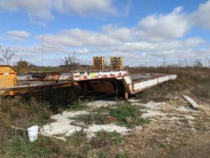 1979 Schwartz 40 Step Deck Semi Trailer w Hydraulic Beaver Tail and Winch
