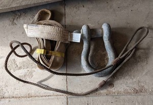 Heavy Duty Rigging Shackle (13 x 9 x 1-34), Strap and Steel Cable Sling