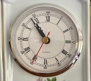 lot 66 image: Charming Decorative Clock