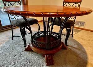 lot 61 image: Beautiful Round Kitchen or DiningTable with 4 Chairs