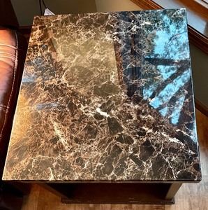 lot 46 image: 2 End Tables with Marble Tops