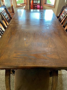 lot 2 image: Delightful Dining Room Table with 6 Chairs