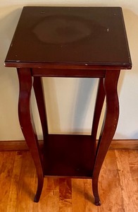 lot 11 image: Petite Accent Table