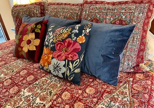 lot 32 image: Gorgeous King Bedding