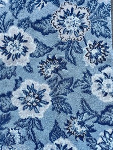 lot 160 image: Accent Rugs