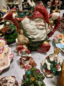 lot 97 image: Large Holiday Lot