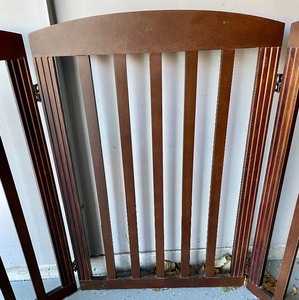 lot 126 image: Pet Gate