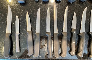 lot 116 image: Knives and More Knives - A Nice Variety of Cutlery