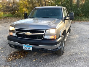 lot 2 image: 2006 Chevrolet Silverado 2500 H.D.