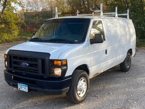 lot 4 image: 2012 Ford E.250 Super Duty Contractors Van