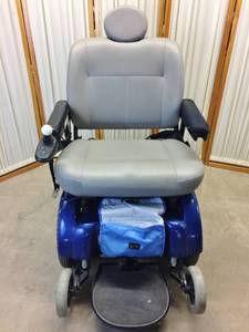 WOW MSRP $8800 PRIDE JAZZY QUANTUM 1420 INDOOROUTDOOR BARIATRIC 500LB WEIGHT CAPACITY MOBILITY POWER WHEELCHAIR - ONE ARM HAS SOME SCUFFINGCRACKING OTHERWISE SUPER NICE WORKING CONDITION WITH CHARGER NO RESERVE