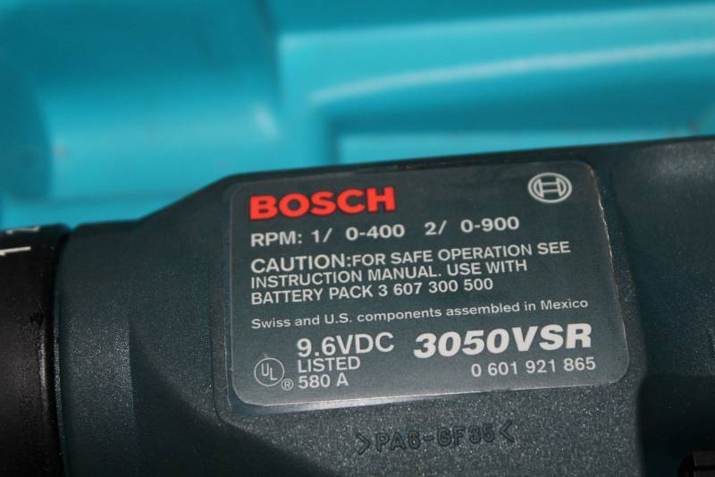 Bosch 3050VSR 9.6V Cordless Drill with Battery Charger and Case