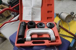 lot 33 image: Atd ATD-8696 4-in-1 Ball Joint Service Tool Set  with Plastic Case