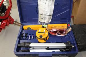 lot 35 image: BP Tools 16 Laser Level Kit  with Instruction Manual, Case