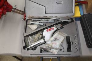 lot 34 image: Dynabrade 11000 Pneumatic Dynafile  with Case
