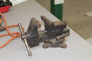 lot 57 image: No. 43 Bench Vise 3 Jaw