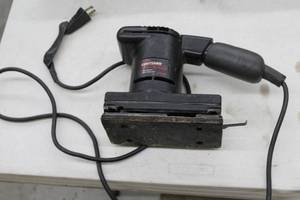 lot 61 image: Craftsman 315.116132 Dual Motion Dust Collection 13 Sheet Pad Sander