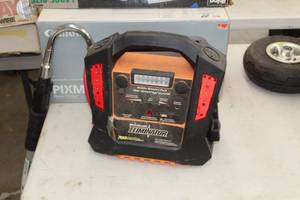 lot 103 image: MotoMaster Eliminator Mobile Booster Pack 700A