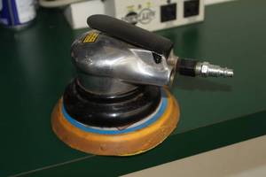 lot 92 image: Central Pneumatic Pneumatic Random Orbit 6 Sander