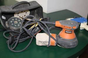 lot 99 image: Ridgid 2600 5 Orbital Sander  with Dust Collection Bag
