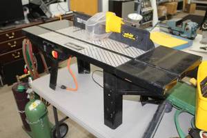 lot 133 image: Wolfcraft Router Table