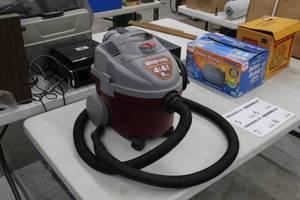lot 146 image: Shop-Vac E87S450 Floormaster WetDry Vac Heavy Duty 4-Gallon