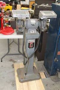 lot 5 image: Rockwell Grinder 18Lx12Wx47H 3-Phase