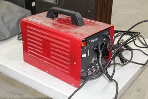 lot 9 image: Merlin Welder