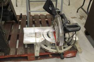 lot 14 image: Porter-Cable 3820L Compound Laser Miter Saw