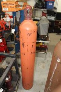 lot 8 image: Compressed Gas Tank
